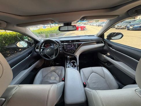 Used 2018 Toyota Camry XSE FWD image 16