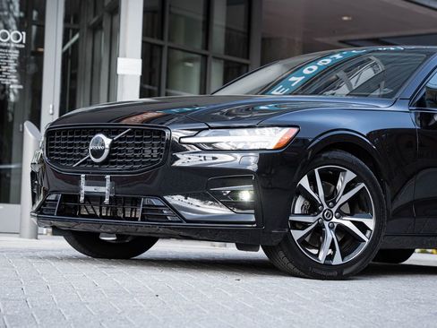 Certified 2025 Volvo S60 B5 Core AWD/4WD image 2