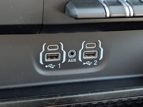 Used 2024 RAM 1500 Laramie AWD/4WD image 49