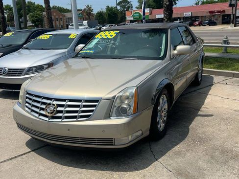 Used 2008 Cadillac DTS Luxury II FWD image 2