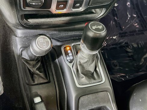 Used 2023 Jeep Wrangler Freedom Edition image 16