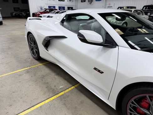 Used 2023 Chevrolet Corvette Stingray Premium Conv w/ Z51 Performance Package RWD image 22