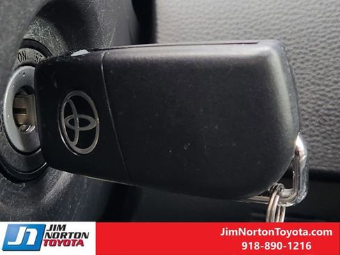 Used 2025 Toyota Corolla LE image 21