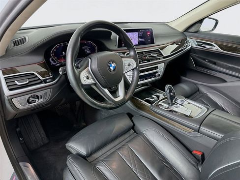 Used 2020 BMW 750i xDrive w/ Cold Weather Package image 9
