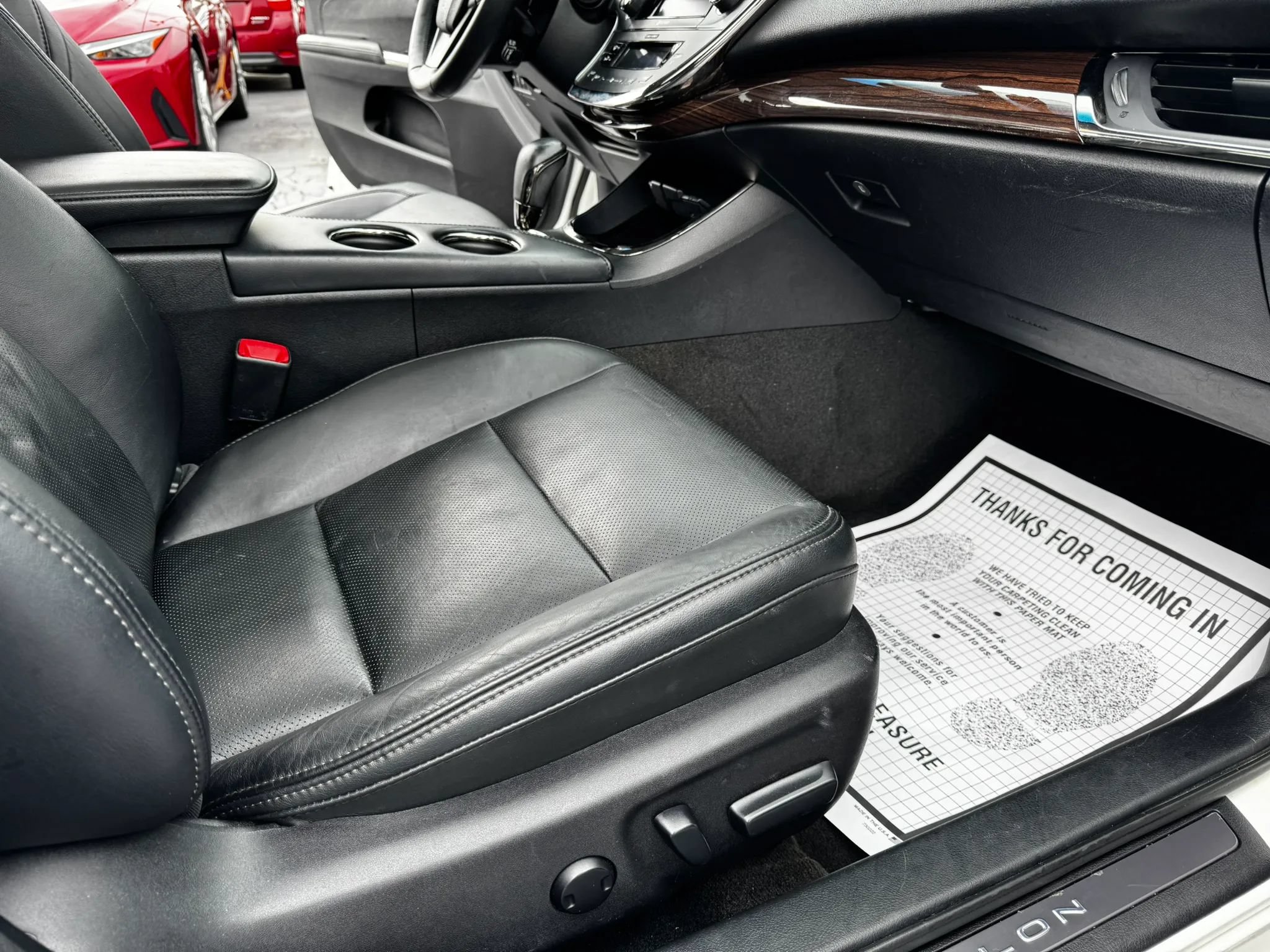 Used 2013 Toyota Avalon Limited w/ Technology Pkg FWD image 12