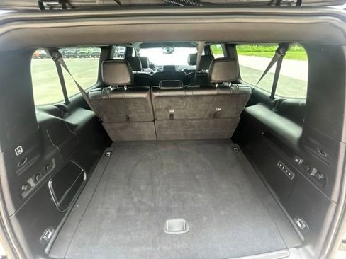 Used 2025 Jeep Wagoneer L Series II w/ 8-pass Seating Package AWD/4WD image 6