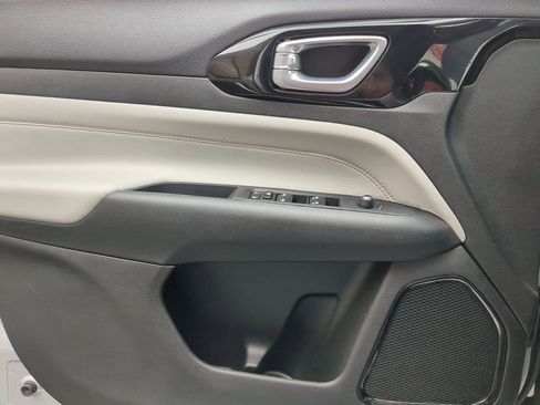 Used 2025 Jeep Compass Limited image 11