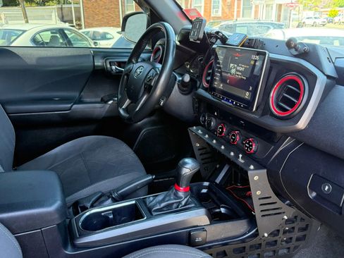 Used 2017 Toyota Tacoma TRD Off-Road w/ Tow Package (A/T) AWD/4WD image 20