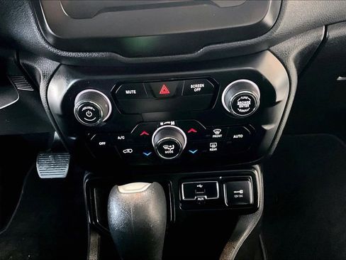 Used 2019 Jeep Renegade Latitude image 14