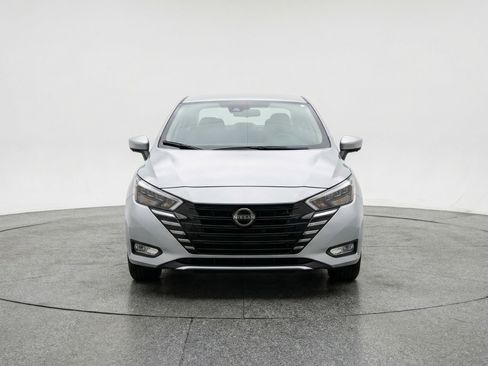 Used 2025 Nissan Versa SV image 2