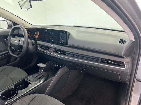 Used 2025 Kia K4 FWD image 25