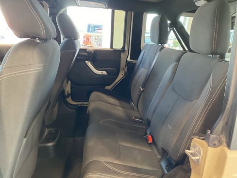 Used 2017 Jeep Wrangler Unlimited Sahara w/ Connectivity Group image 23