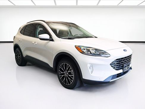 Used 2022 Ford Escape Titanium FWD image 3