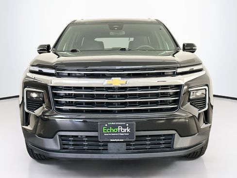 Used 2025 Chevrolet Traverse LT AWD/4WD image 2