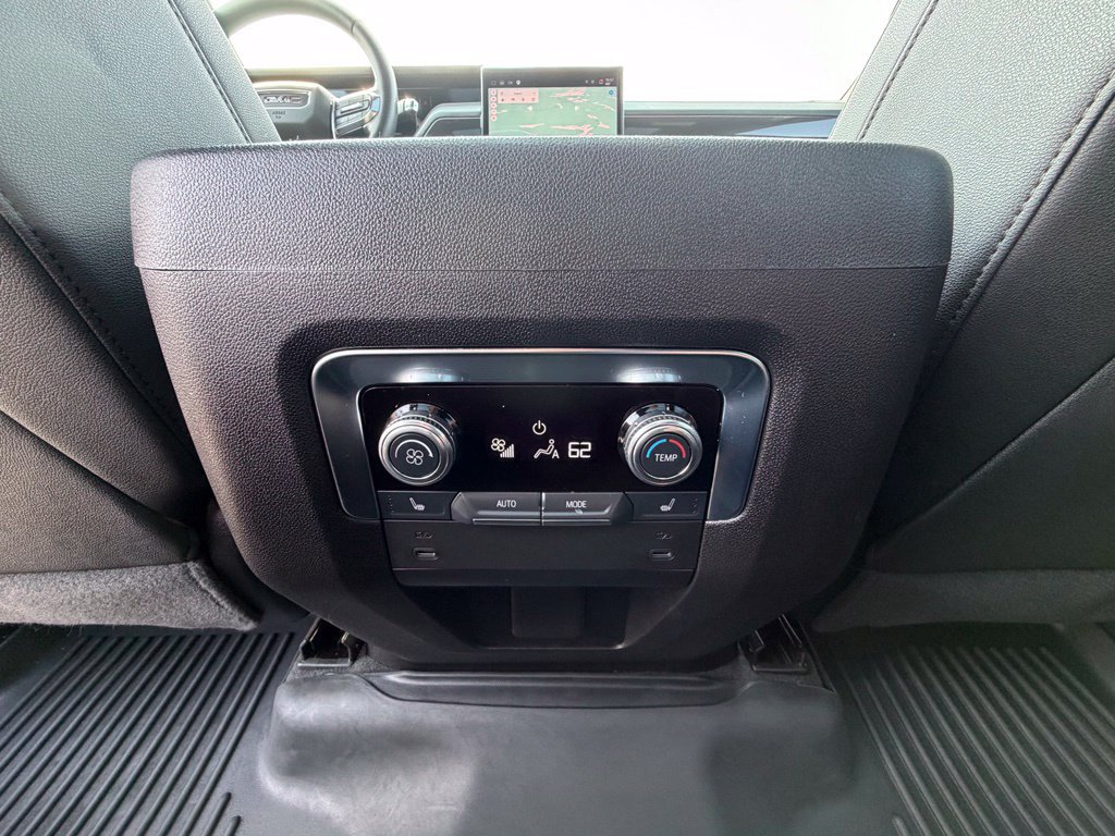 Used 2025 GMC Yukon XL Elevation AWD/4WD image 9