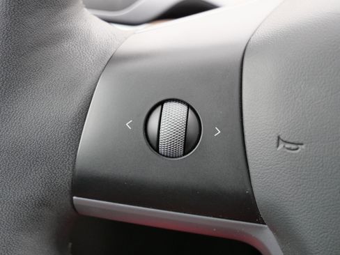 Used 2024 Tesla Model Y Long Range image 33