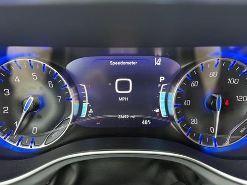 Certified 2025 Chrysler Pacifica Limited image 23