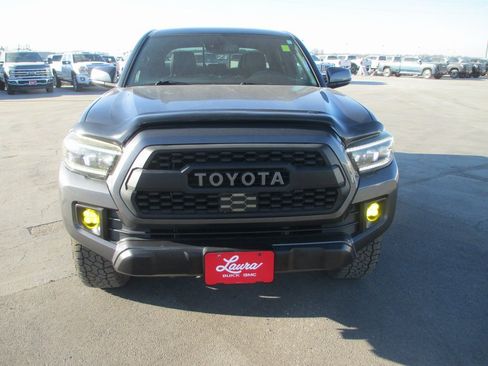 Used 2019 Toyota Tacoma TRD Sport image 10