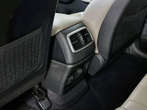 Used 2017 Kia Sorento AWD w/ LX Convenience Package image 27
