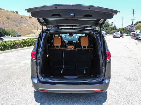 Used 2022 Chrysler Pacifica Pinnacle FWD image 27