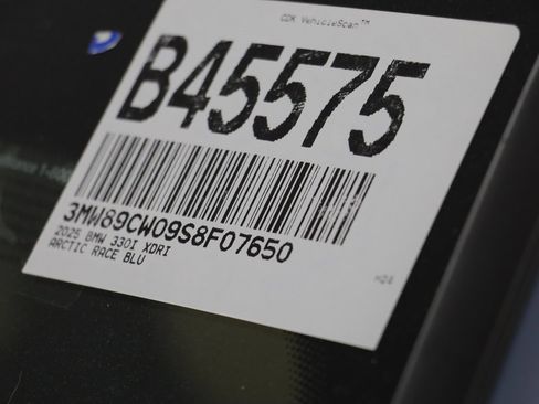 Certified 2025 BMW 330i xDrive Sedan w/ Convenience Package image 24