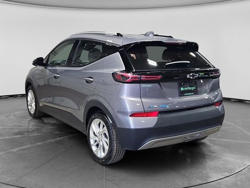 Used 2023 Chevrolet Bolt EUV LT FWD image 2
