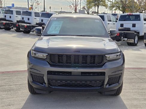 New 2025 Jeep Grand Cherokee L Altitude image 7
