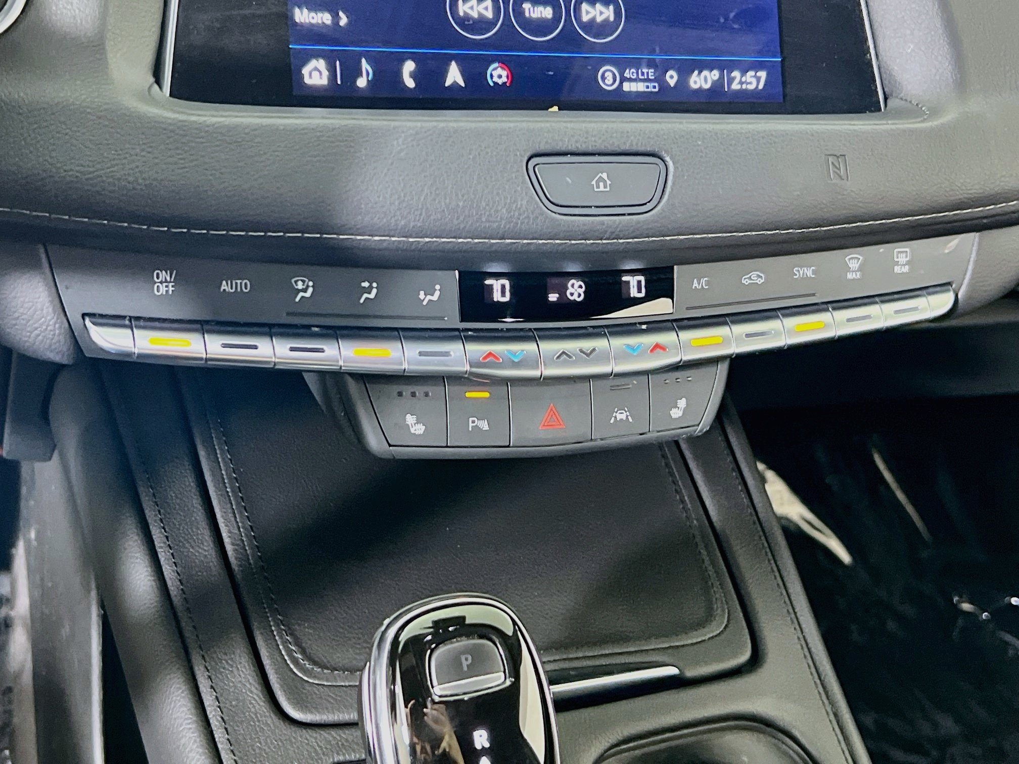 Used 2021 Cadillac XT4 Premium Luxury w/ Cold Weather Package AWD/4WD image 15