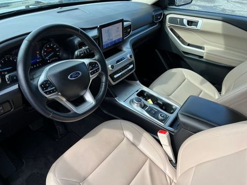 Certified 2022 Ford Explorer XLT w/ Equipment Group 202A image 18