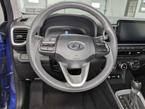 Used 2023 Hyundai Venue SE FWD image 32