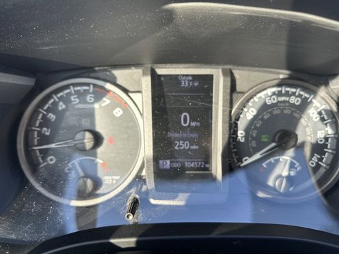 Used 2016 Toyota Tacoma TRD Off-Road image 20