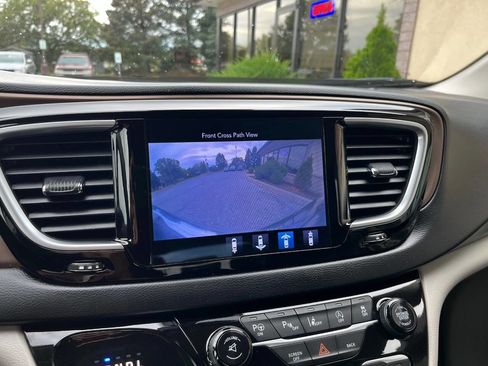 Used 2017 Chrysler Pacifica Touring-L Plus w/ Advanced Safetytec Group image 34