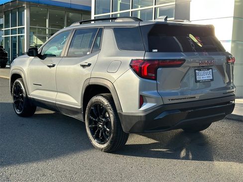 Used 2026 GMC Terrain Elevation w/ Elevation Premium Package image 3