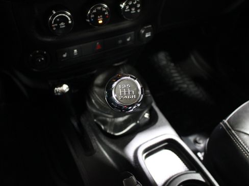 Used 2016 Jeep Wrangler Unlimited Rubicon AWD/4WD image 17