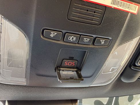 Used 2020 Toyota Corolla SE w/ Carpet Mat Package (TMS) image 30