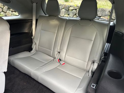 Used 2017 Acura MDX w/ Technology & Entertainment image 13