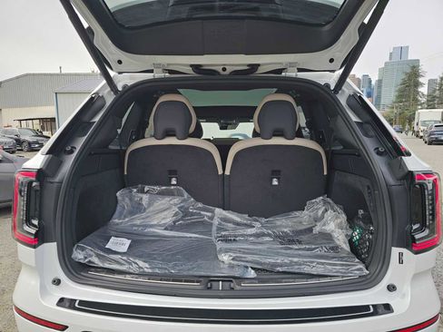 New 2026 Volvo EX90 Ultra image 16