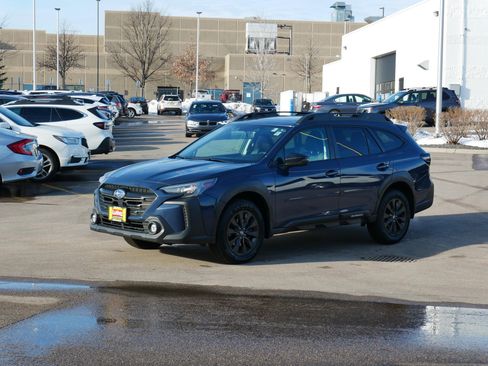 Used 2023 Subaru Outback Onyx Edition image 3