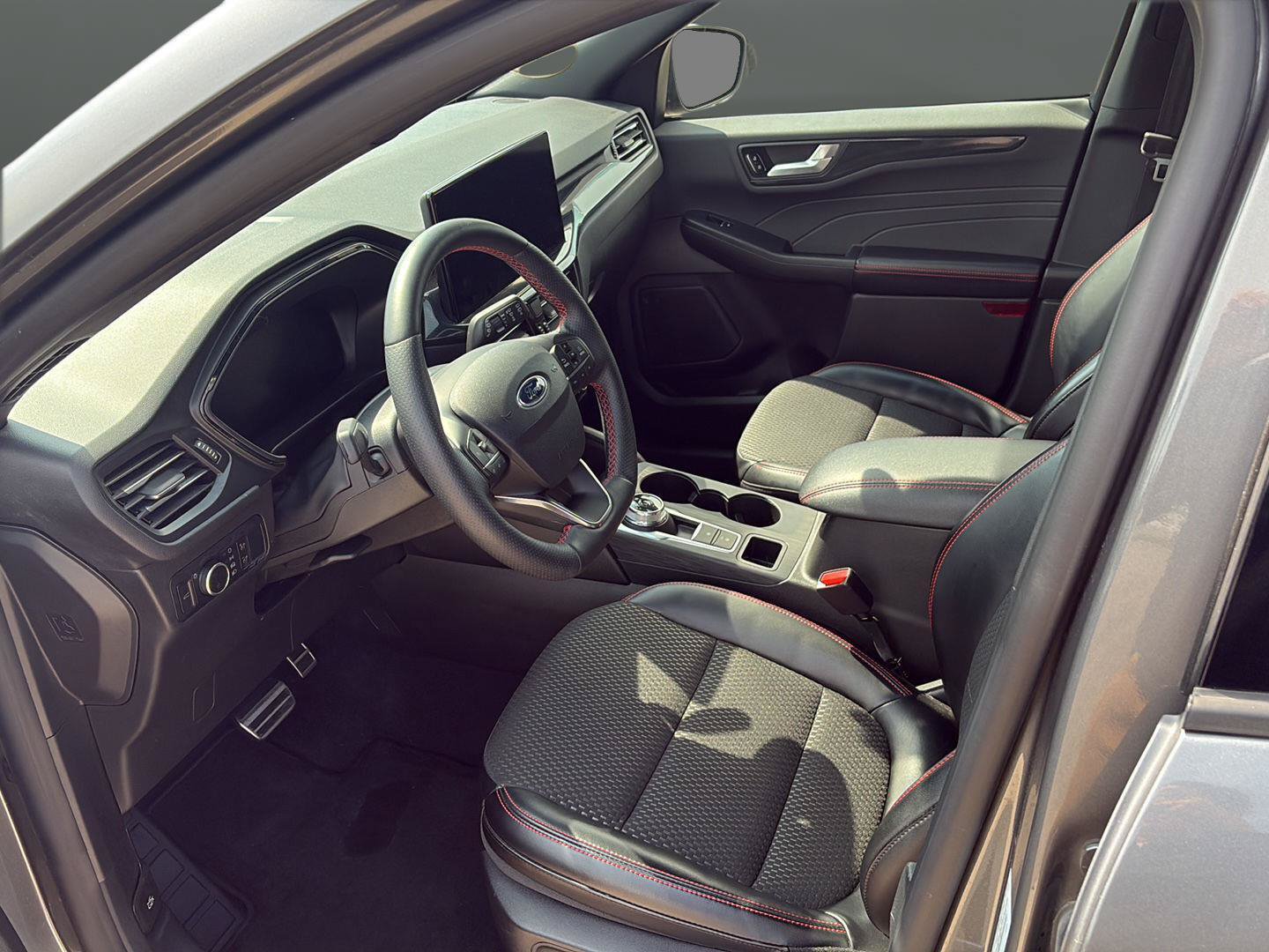 Used 2024 Ford Escape ST-Line w/ Tech Pack #1 AWD/4WD image 8