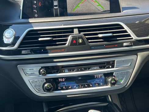 Used 2018 BMW 750i xDrive image 40