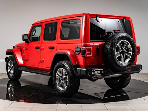 Used 2022 Jeep Wrangler Unlimited Sahara w/ LED Lighting Group AWD/4WD image 6