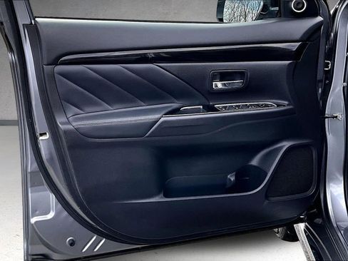 Used 2018 Mitsubishi Outlander GT image 19