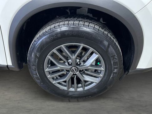 Used 2024 Nissan Rogue S image 22