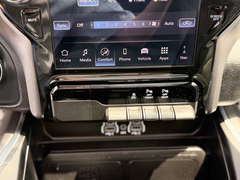 Used 2025 RAM 1500 Big Horn AWD/4WD image 26