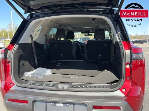 New 2026 Nissan Pathfinder Platinum AWD/4WD image 34