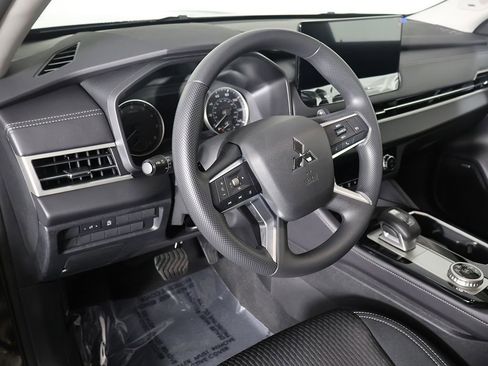 New 2026 Mitsubishi Outlander ES FWD image 25