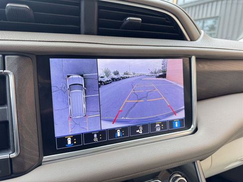 Used 2021 GMC Yukon XL Denali w/ Advanced Technology Package AWD/4WD image 20