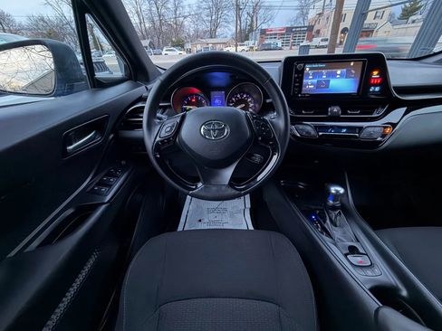 Used 2018 Toyota C-HR XLE image 31