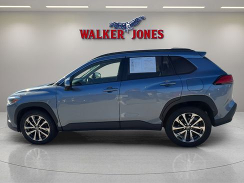 Used 2024 Toyota Corolla Cross XLE image 6