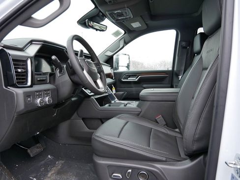 New 2026 GMC Sierra 3500 Denali w/ Denali Reserve Package AWD/4WD image 8